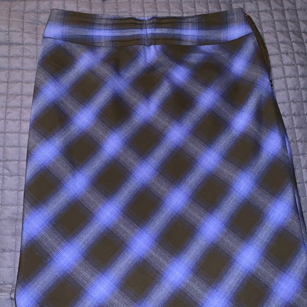 Great condition very unique pattern pencil skirt